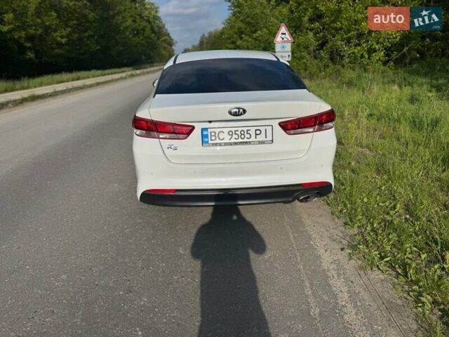 Белый Киа K5, объемом двигателя 2 л и пробегом 240 тыс. км за 10900 $, фото 5 на Automoto.ua