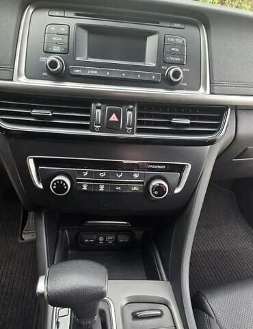 Белый Киа K5, объемом двигателя 2 л и пробегом 233 тыс. км за 11899 $, фото 6 на Automoto.ua