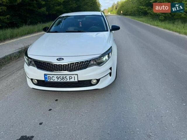 Белый Киа K5, объемом двигателя 2 л и пробегом 240 тыс. км за 10900 $, фото 13 на Automoto.ua