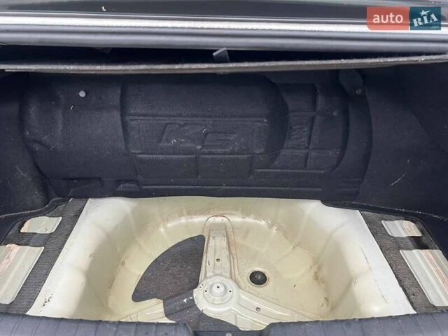 Белый Киа K5, объемом двигателя 2 л и пробегом 378 тыс. км за 9000 $, фото 2 на Automoto.ua