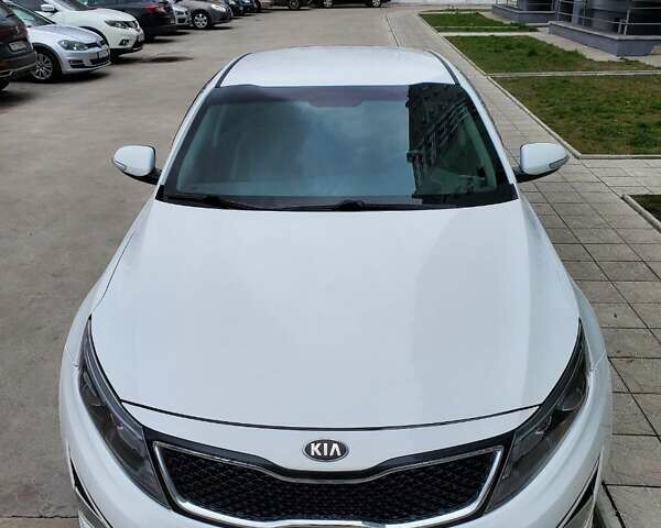 Белый Киа K5, объемом двигателя 2 л и пробегом 370 тыс. км за 8000 $, фото 4 на Automoto.ua