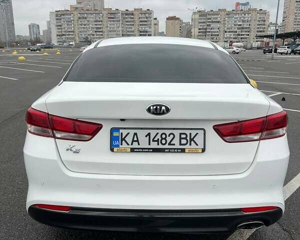 Белый Киа K5, объемом двигателя 2 л и пробегом 378 тыс. км за 9000 $, фото 17 на Automoto.ua