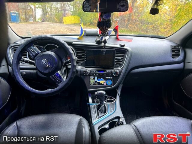 Білий Кіа K5, об'ємом двигуна 2 л та пробігом 266 тис. км за 9900 $, фото 2 на Automoto.ua