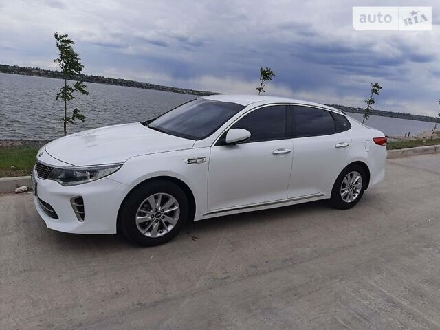 Белый Киа K5, объемом двигателя 2 л и пробегом 156 тыс. км за 14000 $, фото 1 на Automoto.ua