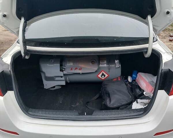 Білий Кіа K5, об'ємом двигуна 2 л та пробігом 248 тис. км за 9500 $, фото 7 на Automoto.ua