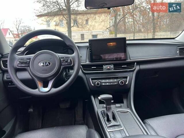 Білий Кіа K5, об'ємом двигуна 2 л та пробігом 133 тис. км за 10200 $, фото 18 на Automoto.ua