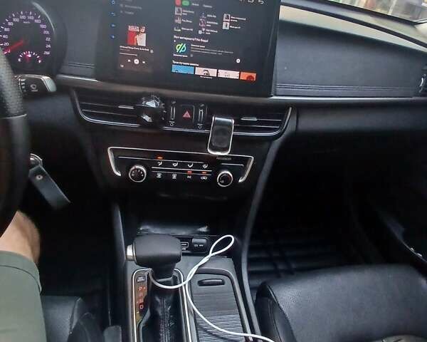 Білий Кіа K5, об'ємом двигуна 2 л та пробігом 185 тис. км за 11300 $, фото 4 на Automoto.ua