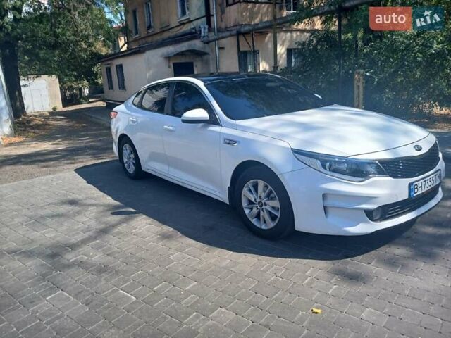 Білий Кіа K5, об'ємом двигуна 2 л та пробігом 185 тис. км за 11300 $, фото 6 на Automoto.ua