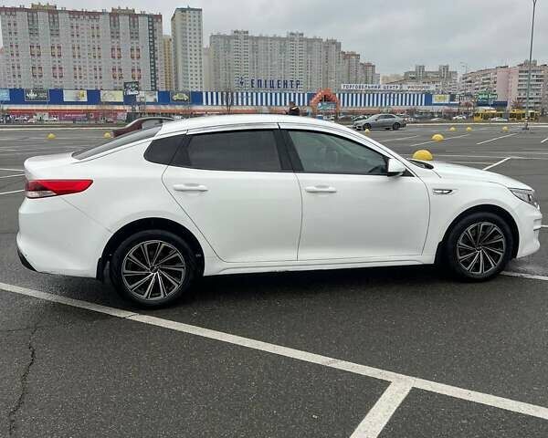 Белый Киа K5, объемом двигателя 2 л и пробегом 378 тыс. км за 9000 $, фото 10 на Automoto.ua