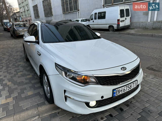 Білий Кіа K5, об'ємом двигуна 2 л та пробігом 335 тис. км за 8200 $, фото 1 на Automoto.ua