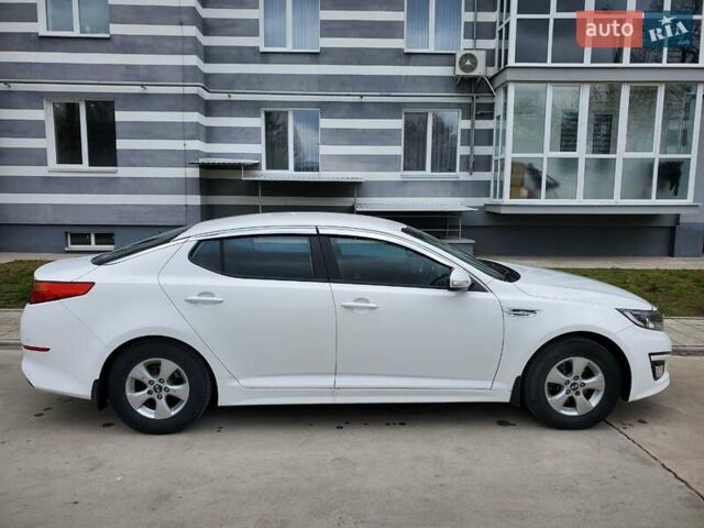 Белый Киа K5, объемом двигателя 2 л и пробегом 370 тыс. км за 8000 $, фото 10 на Automoto.ua