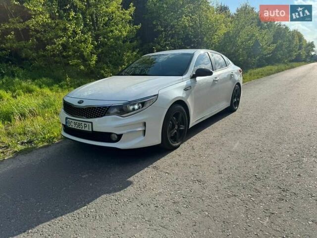 Белый Киа K5, объемом двигателя 2 л и пробегом 240 тыс. км за 10900 $, фото 3 на Automoto.ua