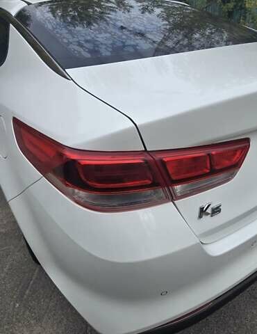 Белый Киа K5, объемом двигателя 2 л и пробегом 233 тыс. км за 11899 $, фото 35 на Automoto.ua