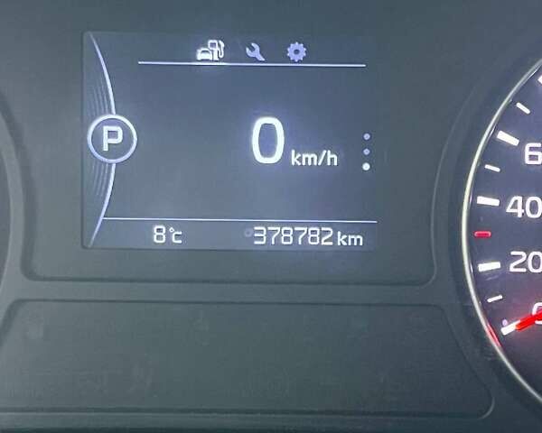 Белый Киа K5, объемом двигателя 2 л и пробегом 378 тыс. км за 9000 $, фото 12 на Automoto.ua