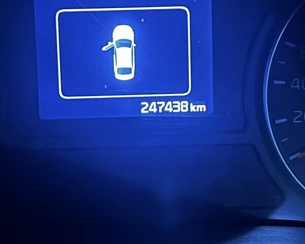 Білий Кіа K5, об'ємом двигуна 2 л та пробігом 247 тис. км за 12000 $, фото 15 на Automoto.ua