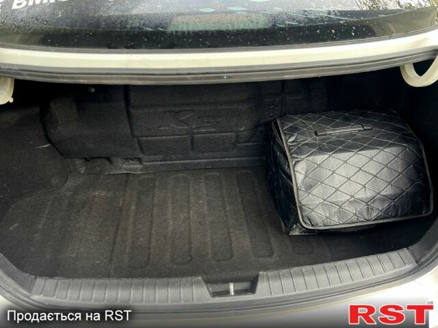 Білий Кіа K5, об'ємом двигуна 2 л та пробігом 266 тис. км за 9900 $, фото 4 на Automoto.ua