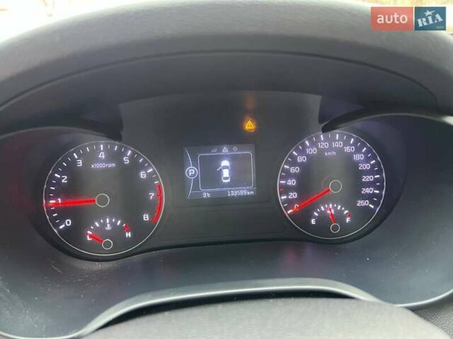 Білий Кіа K5, об'ємом двигуна 2 л та пробігом 133 тис. км за 10200 $, фото 12 на Automoto.ua