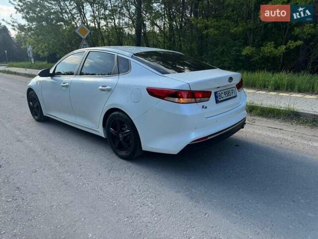 Белый Киа K5, объемом двигателя 2 л и пробегом 240 тыс. км за 10900 $, фото 21 на Automoto.ua