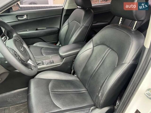 Білий Кіа K5, об'ємом двигуна 2 л та пробігом 133 тис. км за 10200 $, фото 21 на Automoto.ua