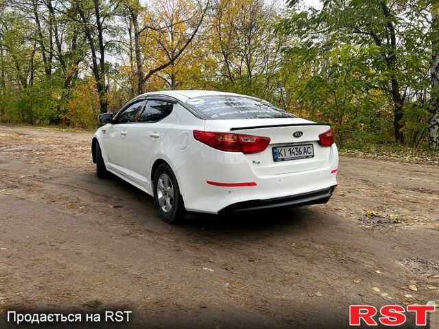 Білий Кіа K5, об'ємом двигуна 2 л та пробігом 266 тис. км за 9900 $, фото 9 на Automoto.ua