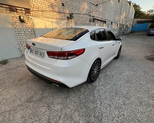 Білий Кіа K5, об'ємом двигуна 2 л та пробігом 247 тис. км за 12000 $, фото 4 на Automoto.ua