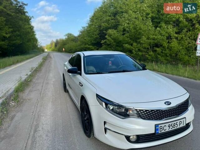 Белый Киа K5, объемом двигателя 2 л и пробегом 240 тыс. км за 10900 $, фото 12 на Automoto.ua
