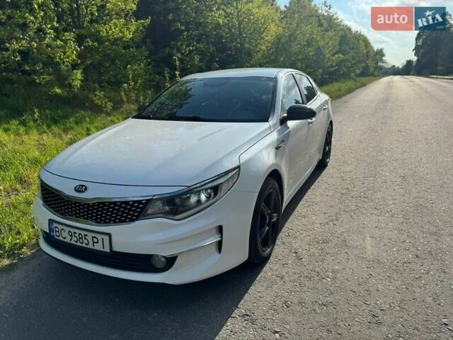 Белый Киа K5, объемом двигателя 2 л и пробегом 240 тыс. км за 10900 $, фото 10 на Automoto.ua
