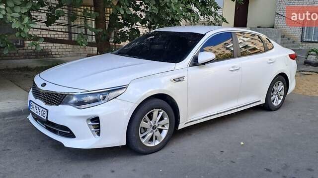 Белый Киа K5, объемом двигателя 2 л и пробегом 295 тыс. км за 11200 $, фото 16 на Automoto.ua