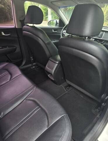 Белый Киа K5, объемом двигателя 2 л и пробегом 233 тыс. км за 11899 $, фото 24 на Automoto.ua
