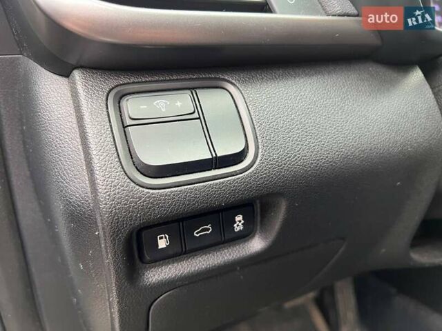 Білий Кіа K5, об'ємом двигуна 2 л та пробігом 133 тис. км за 10200 $, фото 8 на Automoto.ua