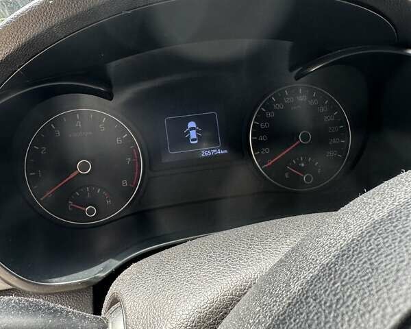 Белый Киа K5, объемом двигателя 2 л и пробегом 266 тыс. км за 10000 $, фото 15 на Automoto.ua