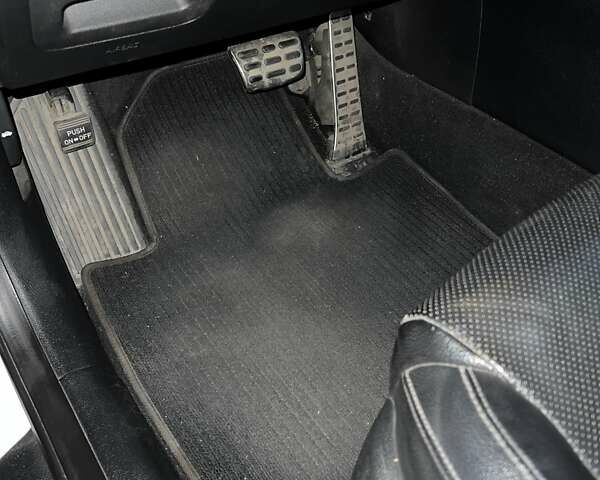 Білий Кіа K5, об'ємом двигуна 2 л та пробігом 247 тис. км за 12000 $, фото 13 на Automoto.ua