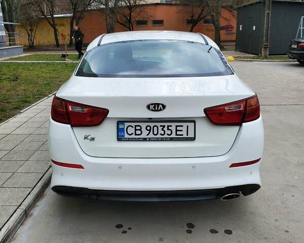 Белый Киа K5, объемом двигателя 2 л и пробегом 370 тыс. км за 8000 $, фото 9 на Automoto.ua