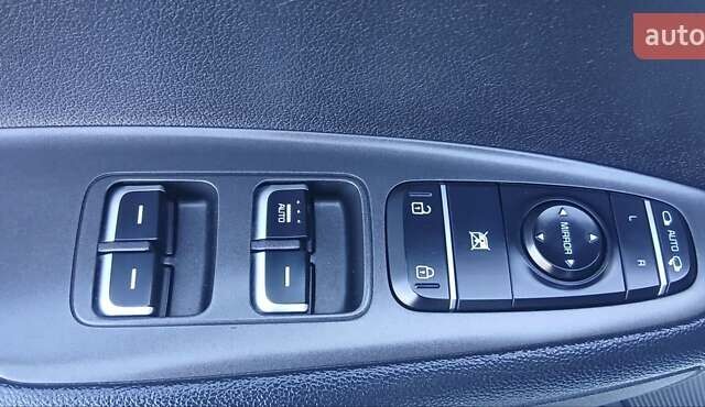 Киа K5 2015 в Одессе на Automoto.ua Белый Киа K5, объемом двигателя 2 л и пробегом 270 тыс. км за 11000 $, фото 12 на Automoto.ua