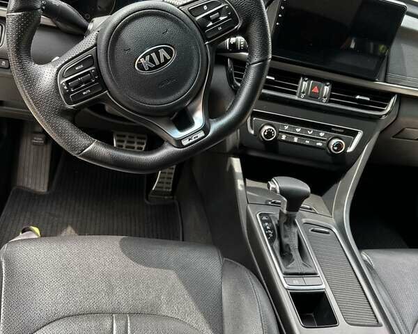 Белый Киа K5, объемом двигателя 2 л и пробегом 266 тыс. км за 10000 $, фото 8 на Automoto.ua