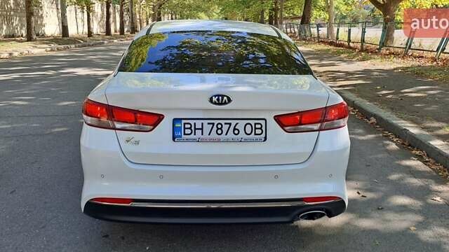 Белый Киа K5, объемом двигателя 2 л и пробегом 295 тыс. км за 11200 $, фото 7 на Automoto.ua