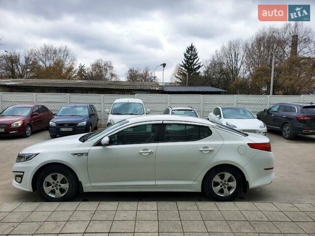 Белый Киа K5, объемом двигателя 2 л и пробегом 370 тыс. км за 8000 $, фото 6 на Automoto.ua