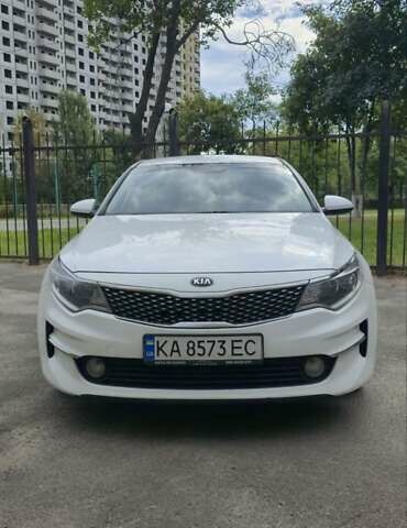 Белый Киа K5, объемом двигателя 2 л и пробегом 233 тыс. км за 11899 $, фото 1 на Automoto.ua