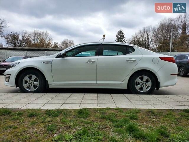 Белый Киа K5, объемом двигателя 2 л и пробегом 370 тыс. км за 8000 $, фото 7 на Automoto.ua
