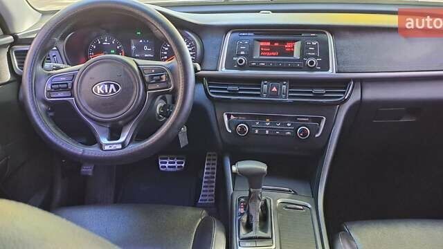 Белый Киа K5, объемом двигателя 2 л и пробегом 295 тыс. км за 11200 $, фото 17 на Automoto.ua