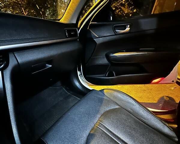 Білий Кіа K5, об'ємом двигуна 2 л та пробігом 247 тис. км за 12000 $, фото 18 на Automoto.ua