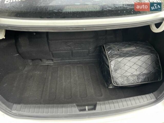 Белый Киа K5, объемом двигателя 2 л и пробегом 266 тыс. км за 9900 $, фото 10 на Automoto.ua