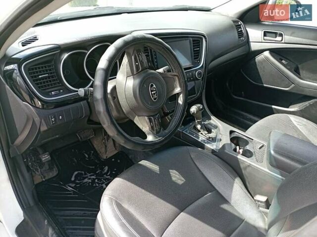 Белый Киа K5, объемом двигателя 2 л и пробегом 237 тыс. км за 7500 $, фото 3 на Automoto.ua
