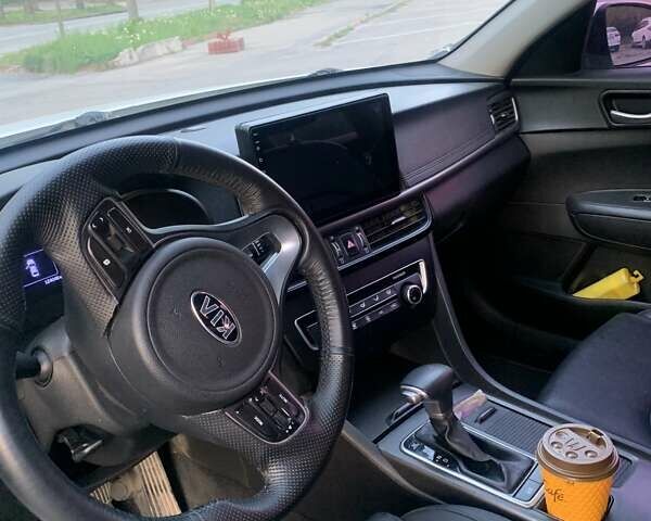 Білий Кіа K5, об'ємом двигуна 2 л та пробігом 172 тис. км за 12700 $, фото 9 на Automoto.ua