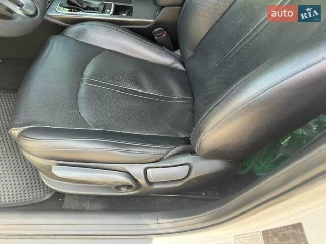 Белый Киа K5, объемом двигателя 2 л и пробегом 240 тыс. км за 10900 $, фото 16 на Automoto.ua