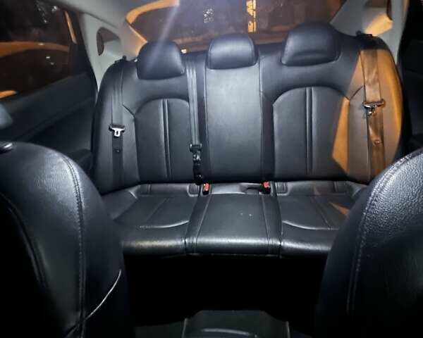 Білий Кіа K5, об'ємом двигуна 2 л та пробігом 247 тис. км за 12000 $, фото 11 на Automoto.ua
