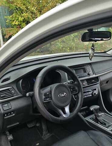 Белый Киа K5, объемом двигателя 2 л и пробегом 233 тыс. км за 11899 $, фото 8 на Automoto.ua