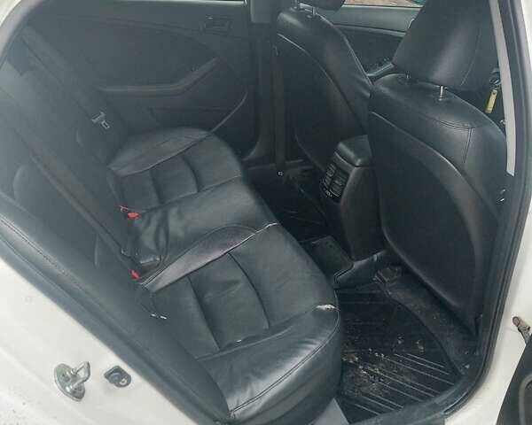 Білий Кіа K5, об'ємом двигуна 2 л та пробігом 248 тис. км за 9500 $, фото 5 на Automoto.ua