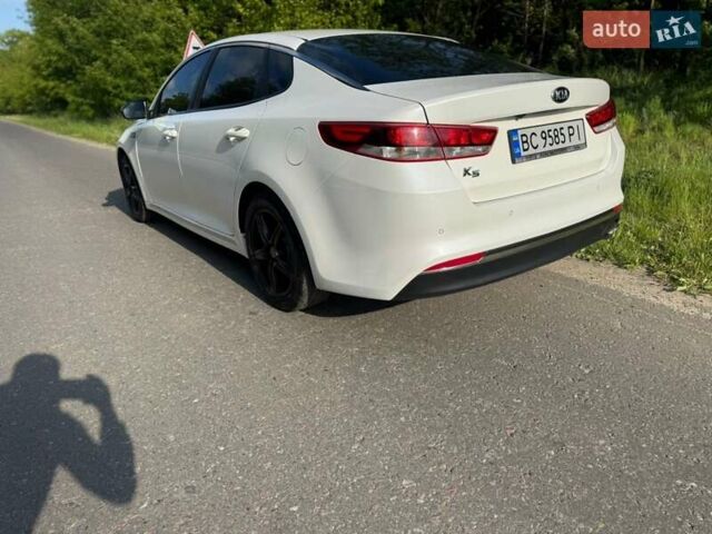 Белый Киа K5, объемом двигателя 2 л и пробегом 240 тыс. км за 10900 $, фото 2 на Automoto.ua
