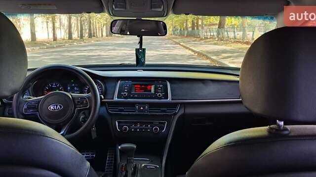 Белый Киа K5, объемом двигателя 2 л и пробегом 295 тыс. км за 11200 $, фото 24 на Automoto.ua